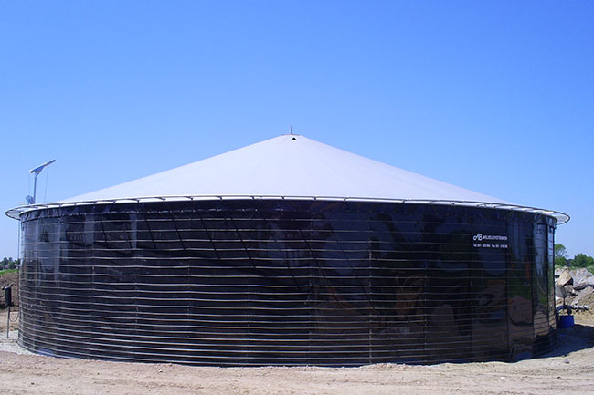 img-dienst-mestopslag Foto van een mestopslag silo